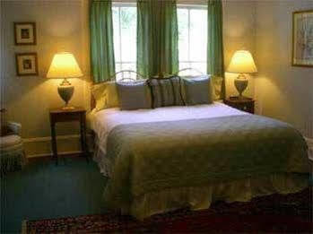 Oak Manor Inn Hartsville Exterior photo